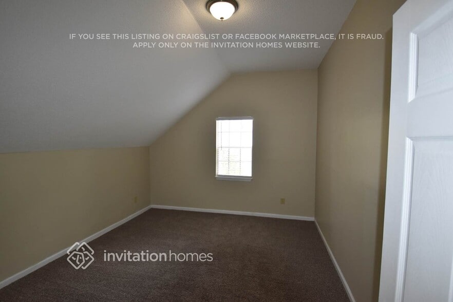 Building Photo - 395 Oakdale Cir