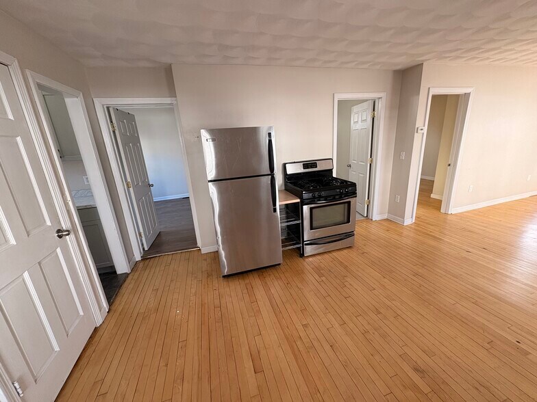 Kitchen - 347 Woonasquatucket Ave