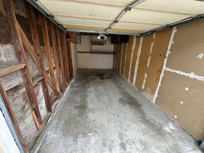 Building Photo - Beautiful 3 bed/2 bath unit in Huntington Beach