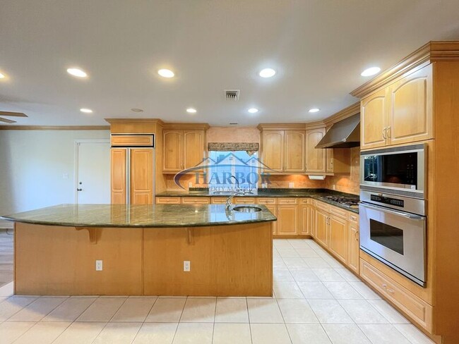 Building Photo - 23708 President Ave