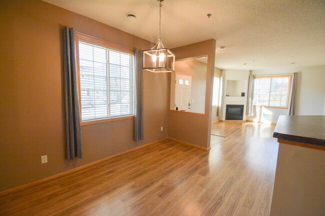 Building Photo - Charming 2-Bedroom Townhouse with Attached...