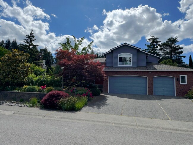 Building Photo - 535 NW Datewood Dr