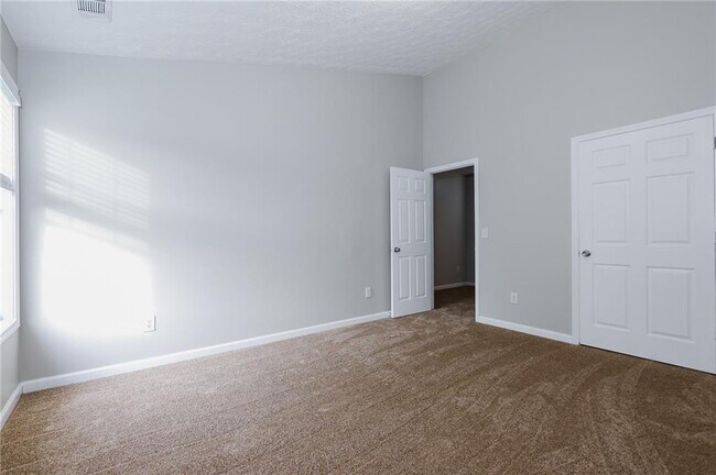 Building Photo - 632 Shadow Lake Dr