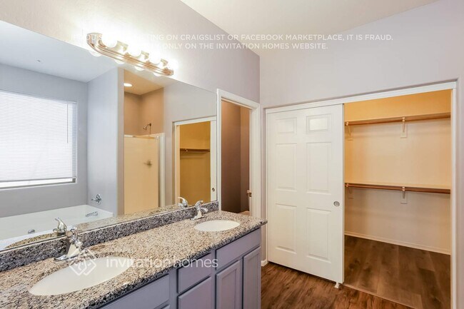 Building Photo - 7120 S 24th Ln