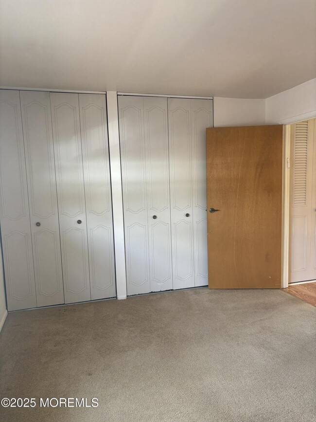 Building Photo - 1021F Aberdeen Dr