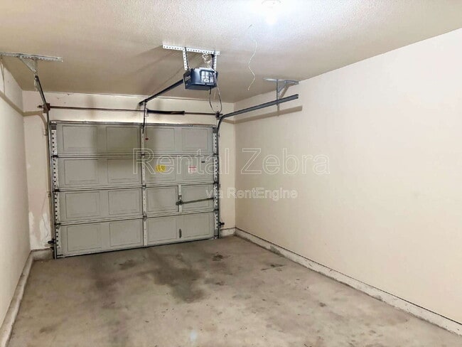 Building Photo - 3068 W Queens Cir