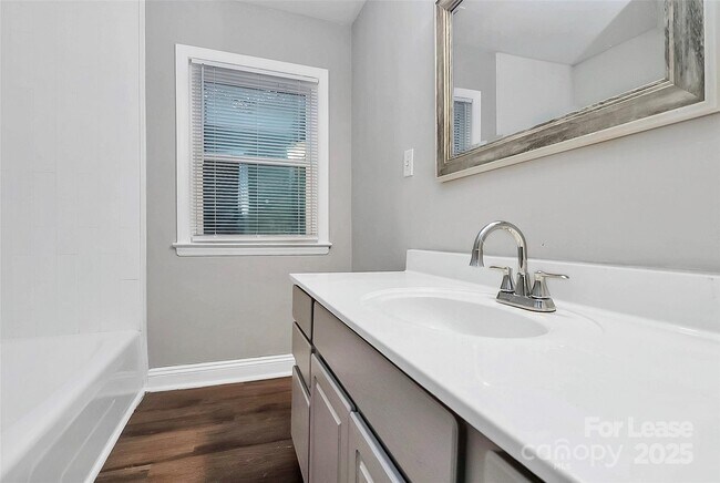 Building Photo - 911 Bannister Pl