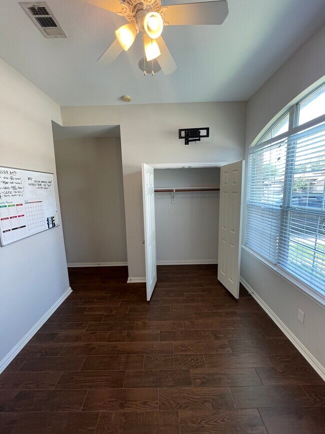 Guest Room 1 - 10141 Sanden Dr