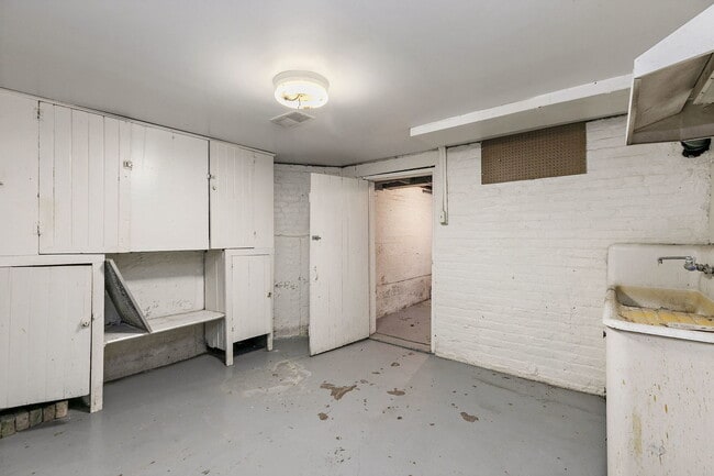 Building Photo - 126 Park Ave