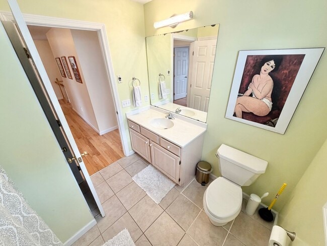 Building Photo - 4 Bedroom Home in South Burlington VT Available 4/1!