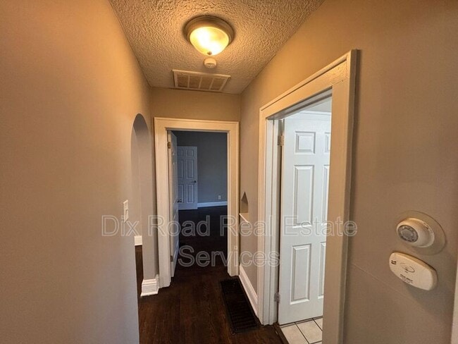 Building Photo - 4539 Mayhew Ave