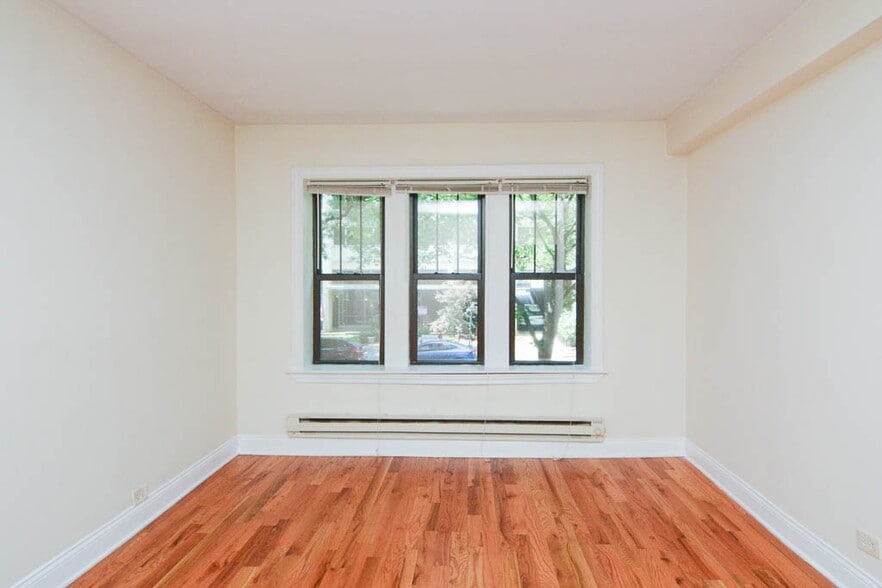 Building Photo - 1350 N Dearborn St