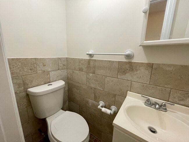 Building Photo - 1820 Albany Ave