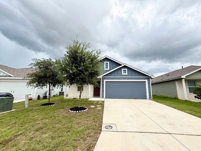Building Photo - Gorgeous 3-bedroom, 2 Bathroom, Minutes from Randolph AFB