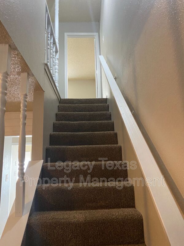 Building Photo - 1607 Sun Valley Dr