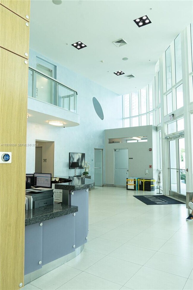 Building Photo - 480 NE 30th St