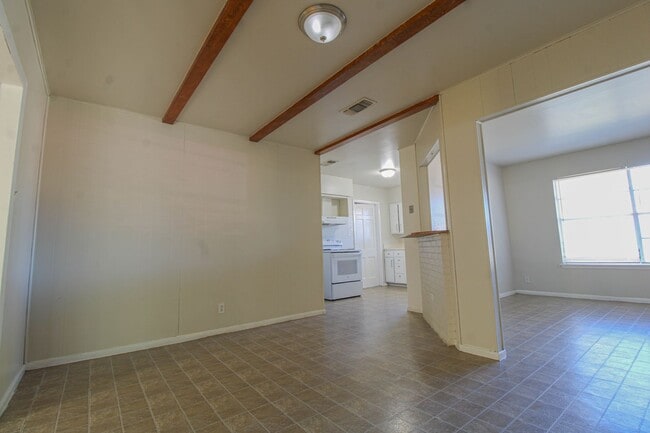 Building Photo - ********Move In Special- 1 Month Free off 1st FULL MONTH********