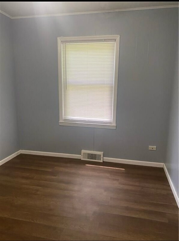 Building Photo - 206 Hillcrest Dr