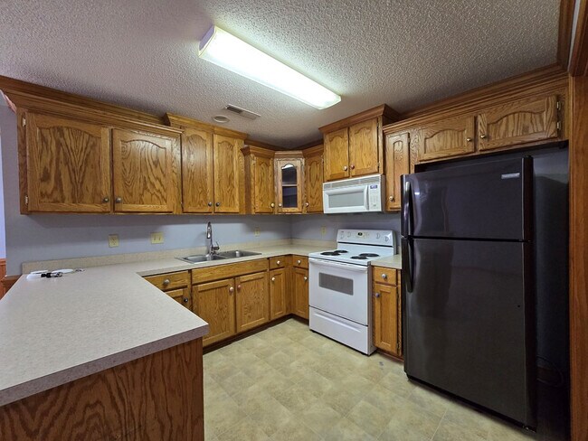 Building Photo - 3563 Beacon Dr