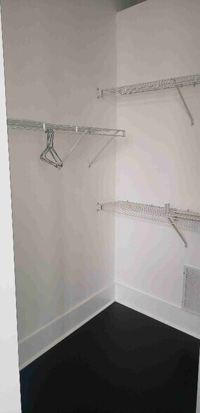 Building Photo - 700 Harbor Bend Rd