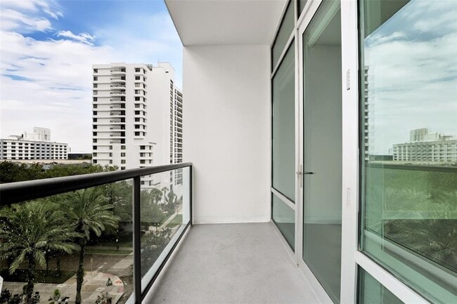 Building Photo - 101 S Eola Dr