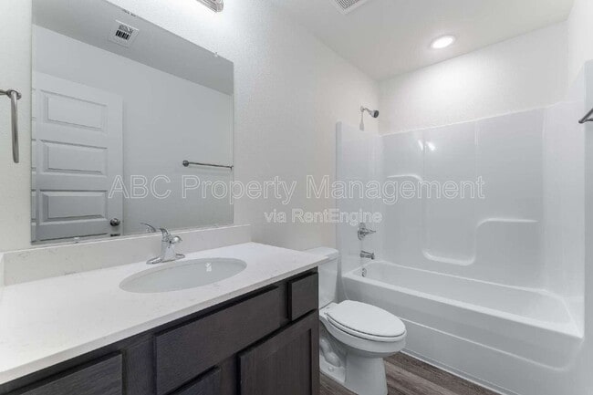 Building Photo - 955 S Benchmark Ln
