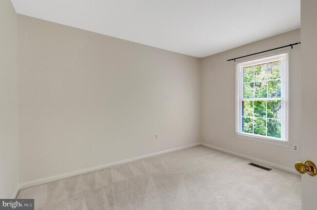 Building Photo - 5964 Norham Dr
