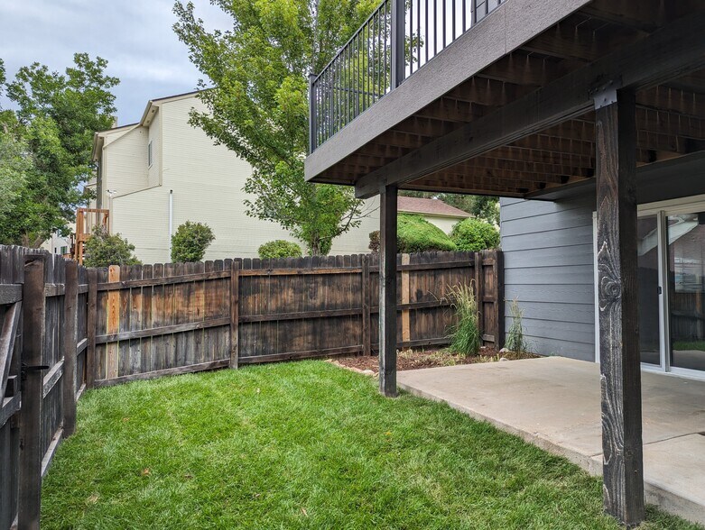 Building Photo - 9464 W Hinsdale Pl