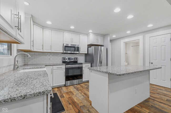 Building Photo - 1330 Lexington Ave