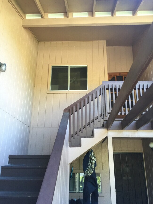 Building Photo - Newtown Meadows 10B2