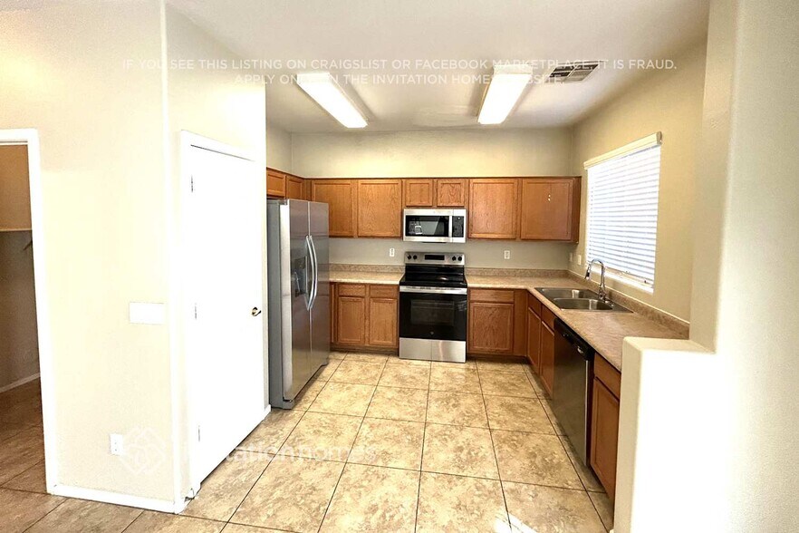 Building Photo - 7715 S 25th Ave