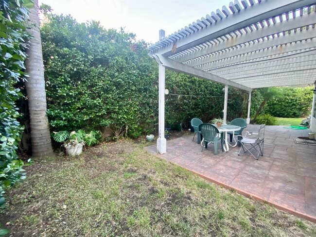 Building Photo - 13294 Larkfield Ct