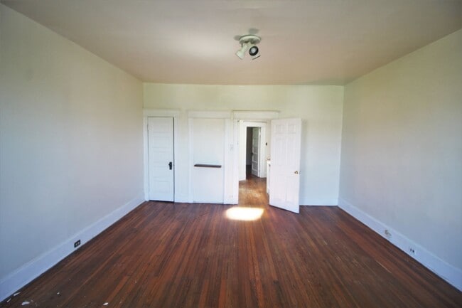Building Photo - 2026/2027 JHU Off-campus housing for 2019 5bd/2ba w/ W/D! Available 6/9/26!
