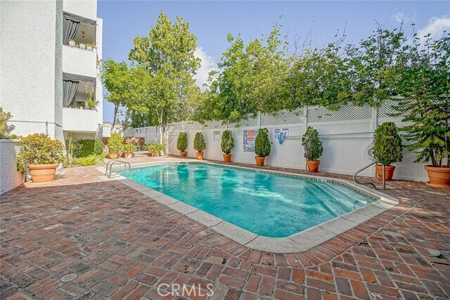 Building Photo - 4950 Louise Ave