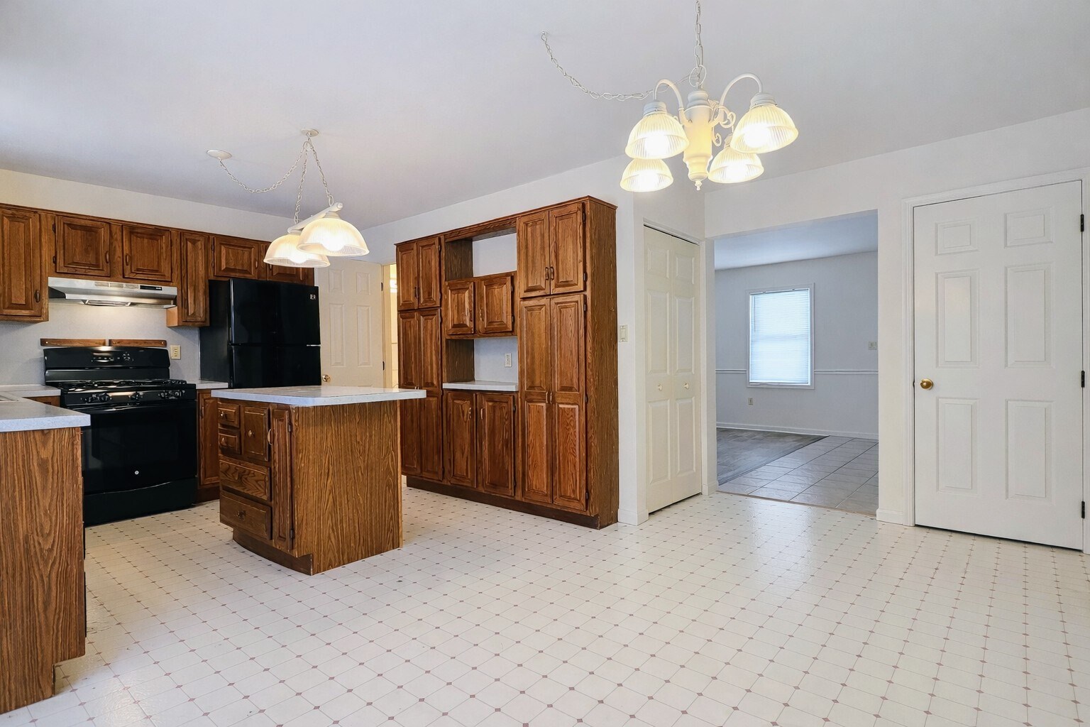 Building Photo - 83 Brookfield Rd