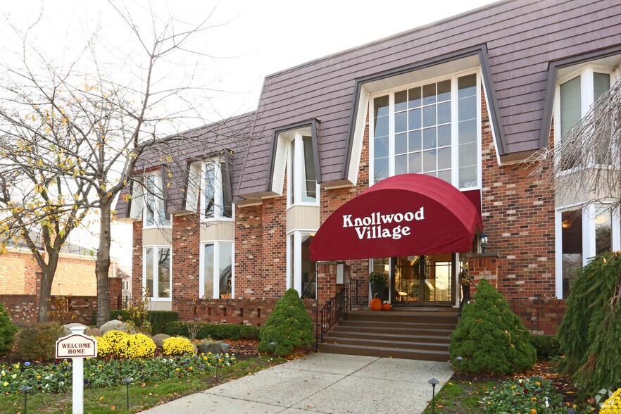 Knollwood Village Apartments 2130 E Hill Dr Grand Blanc MI 48439