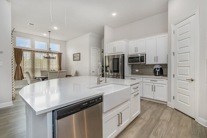 Building Photo - 4543 Stone Valley Trl