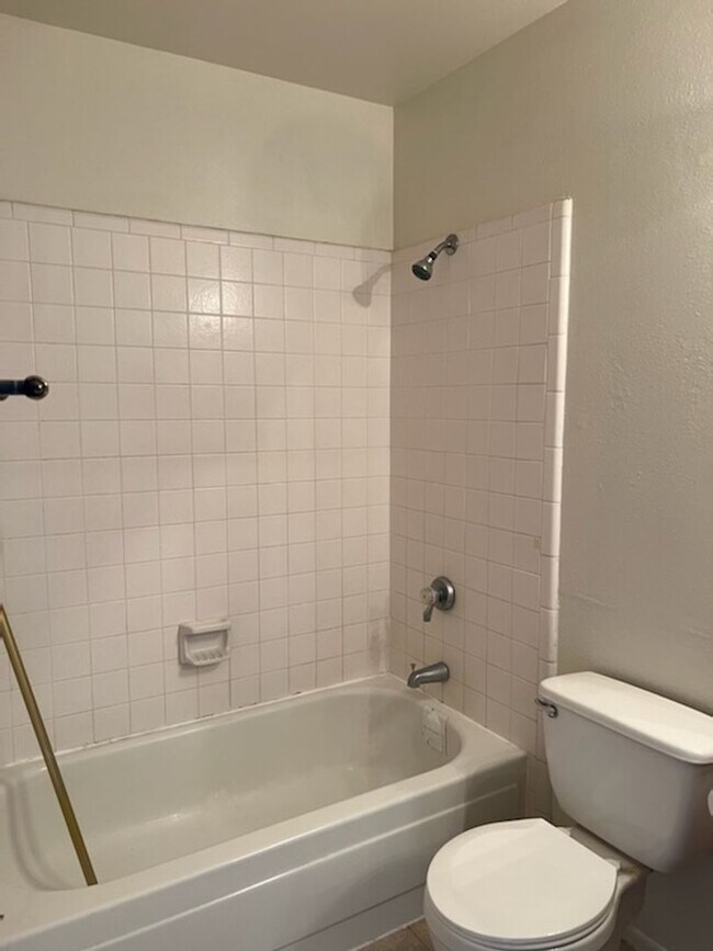 Building Photo - Charming 3 Bed 2 Bath home in Mesa with community pool and big backyard