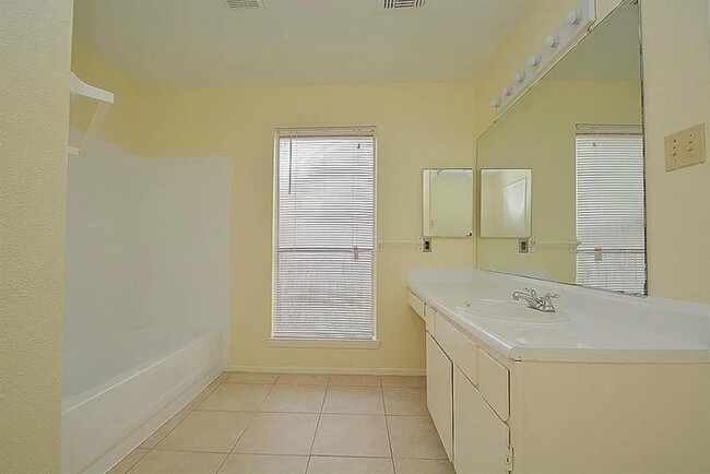 Building Photo - 10223 Gulfstream Ln