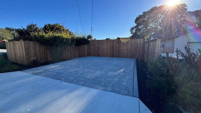 Building Photo - Mission Fields Home, 3 bedroom 2 bath, Fire Place, large fenced yard, 2 car garage fully finished...