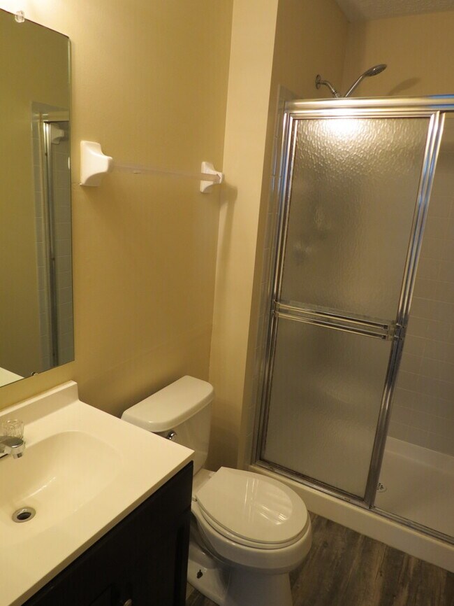 Building Photo - 857 Radbourne Dr
