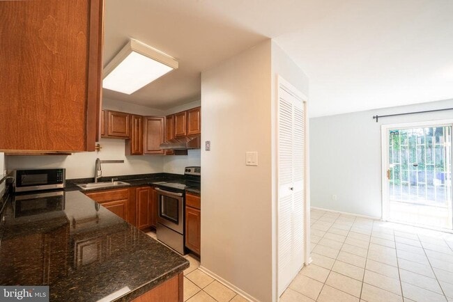 Building Photo - 9572 Inverary Ct