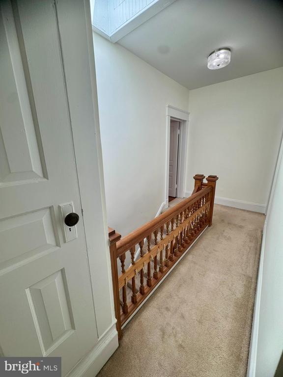 Building Photo - 112 E 3rd St