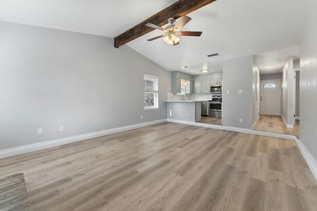 Building Photo - Spicewood Gold! 3-6 month leases available!