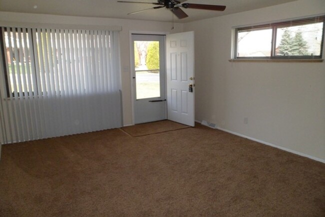 Building Photo - 2 bedroom, 1 bathroom home in Wheat Ridge ...