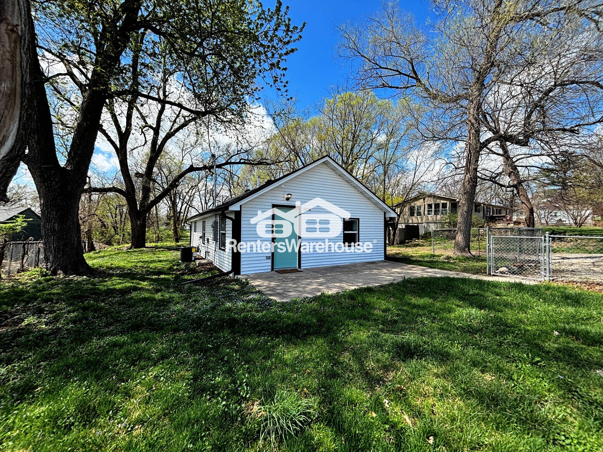 Building Photo - 4076 Indianola Ave