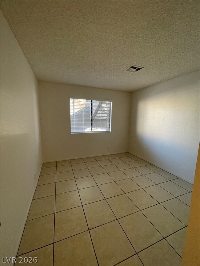 Building Photo - 3151 N Soaring Gulls Dr