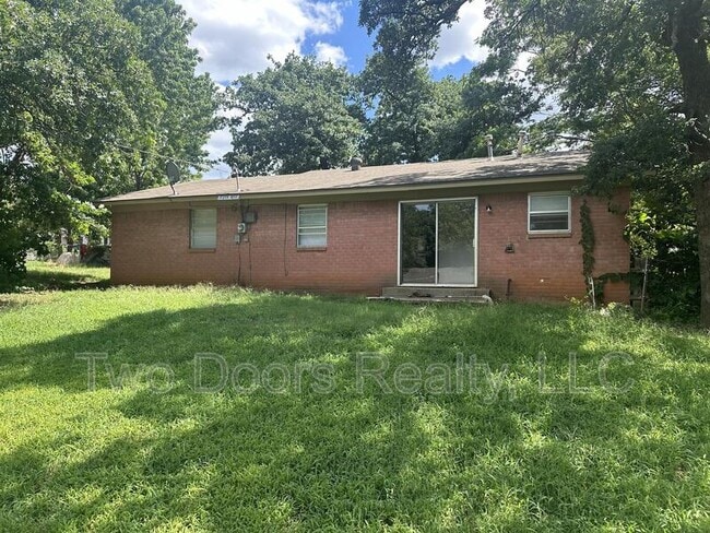 Building Photo - 2913 Gwendolyn Ln