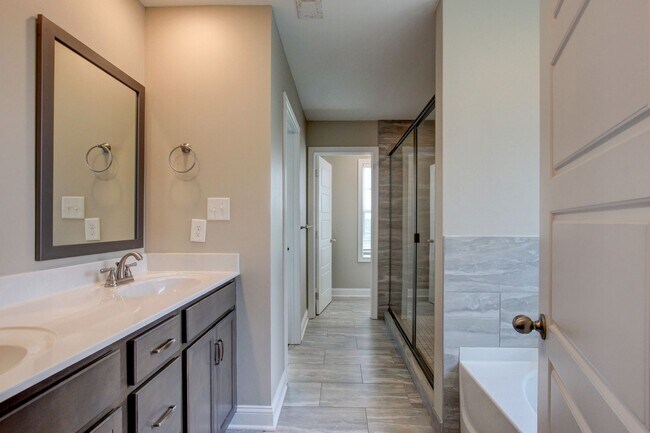 Building Photo - 1121 Cardinal Creek Dr