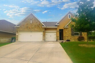 Building Photo - Executive-Style Home Now Available in Crossvine (Schertz) Realtor Commission: $750